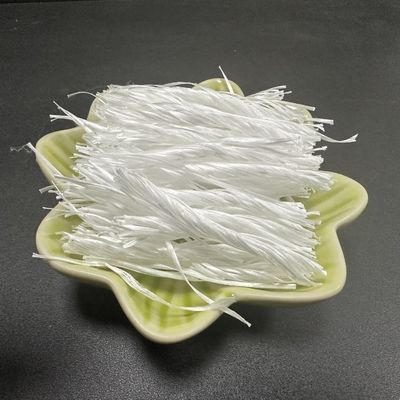 Ketahanan Retak Kuat Grey PP Fiber Twisted Bunchy Form 500T Untuk Lantai Industri