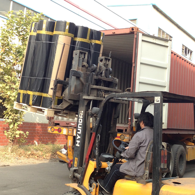 Fiberglass Geogrid atau Polyester Geogrid dikomposit dengan kain bukan tenunan