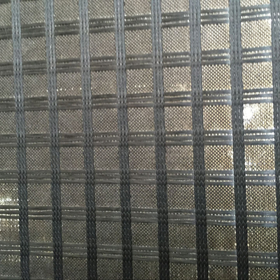 Fiberglass Geogrid atau Polyester Geogrid dikomposit dengan kain bukan tenunan